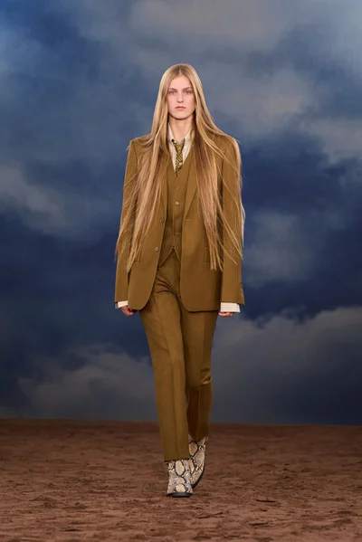 Look 18